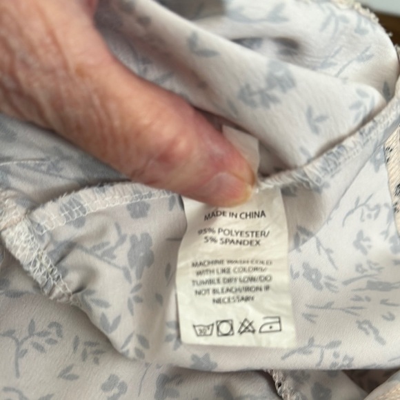 No maker SZ 4X Beige&Black Floral Print Long Sleeve Puffy Ruffle cuff top no… - Picture 8 of 9